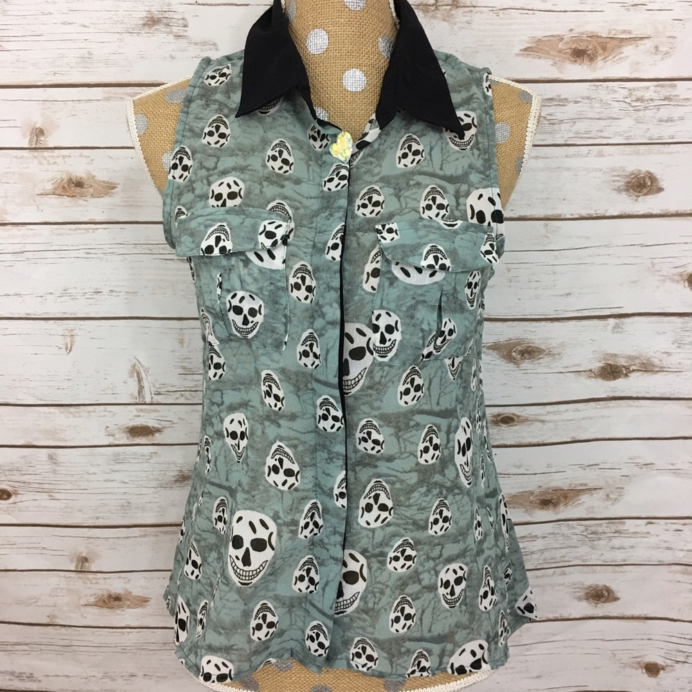 Cotton Express Mint Green Skull Print Sleeveless Button Down with Black Collar